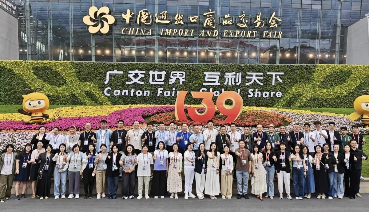Shuer Medical team at the 139th Canton Fair